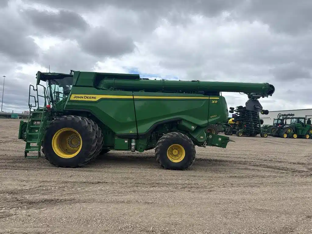 Gallery image 2 for 2025 John Deere X9 1000 Combine