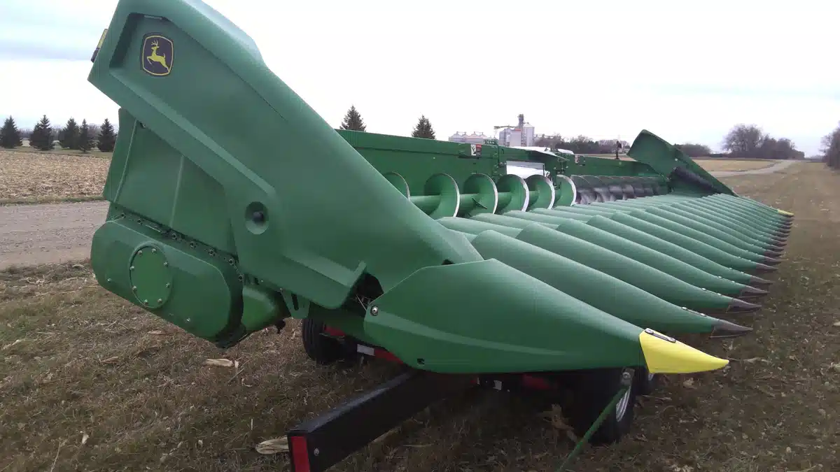 2023 John Deere C18R Header - Row Crop