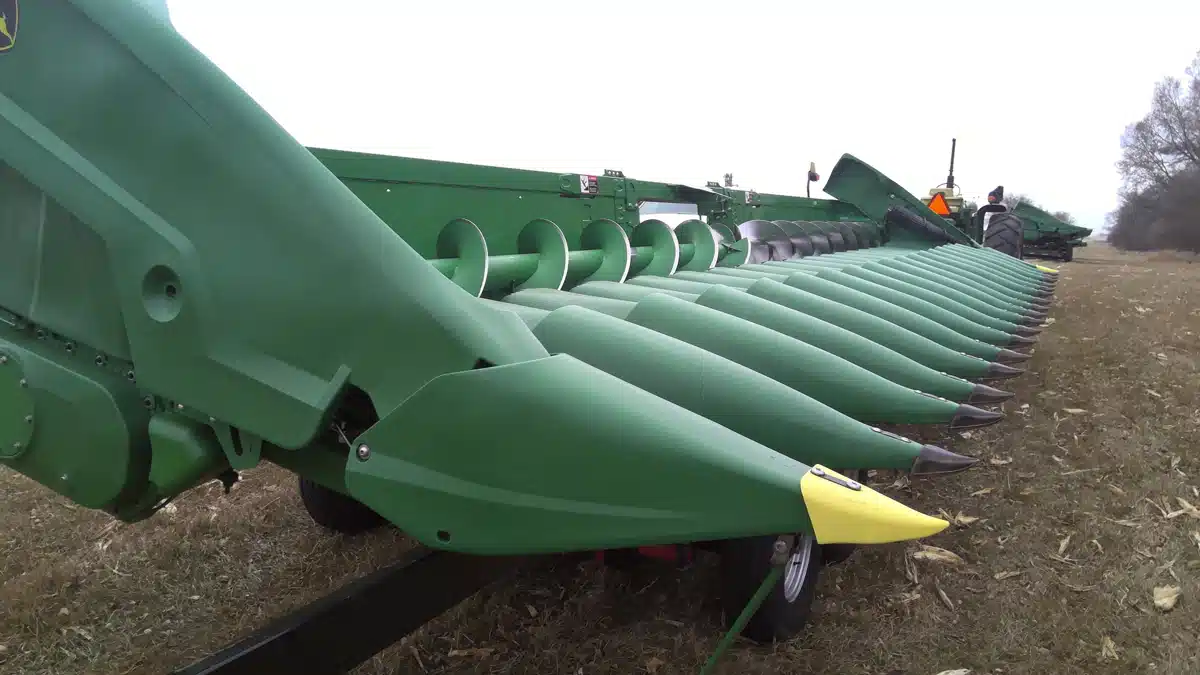 2023 John Deere C18R Header - Row Crop