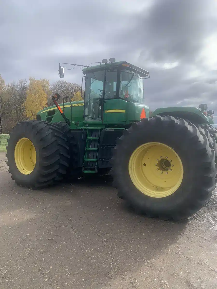 Gallery image 2 for 2010 John Deere 9530 Tractor