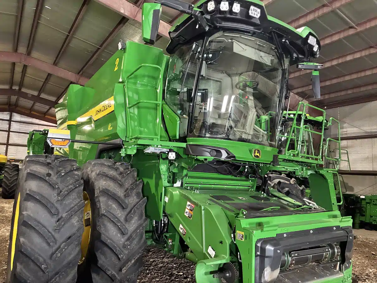 Gallery image 1 for 2025 John Deere S7 800 Combine