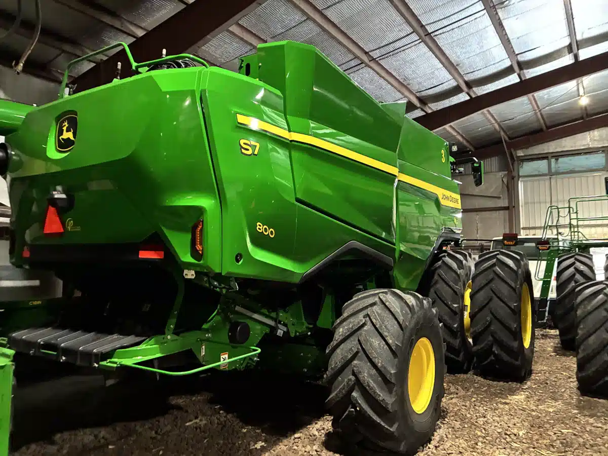 Gallery image 2 for 2025 John Deere S7 800 Combine