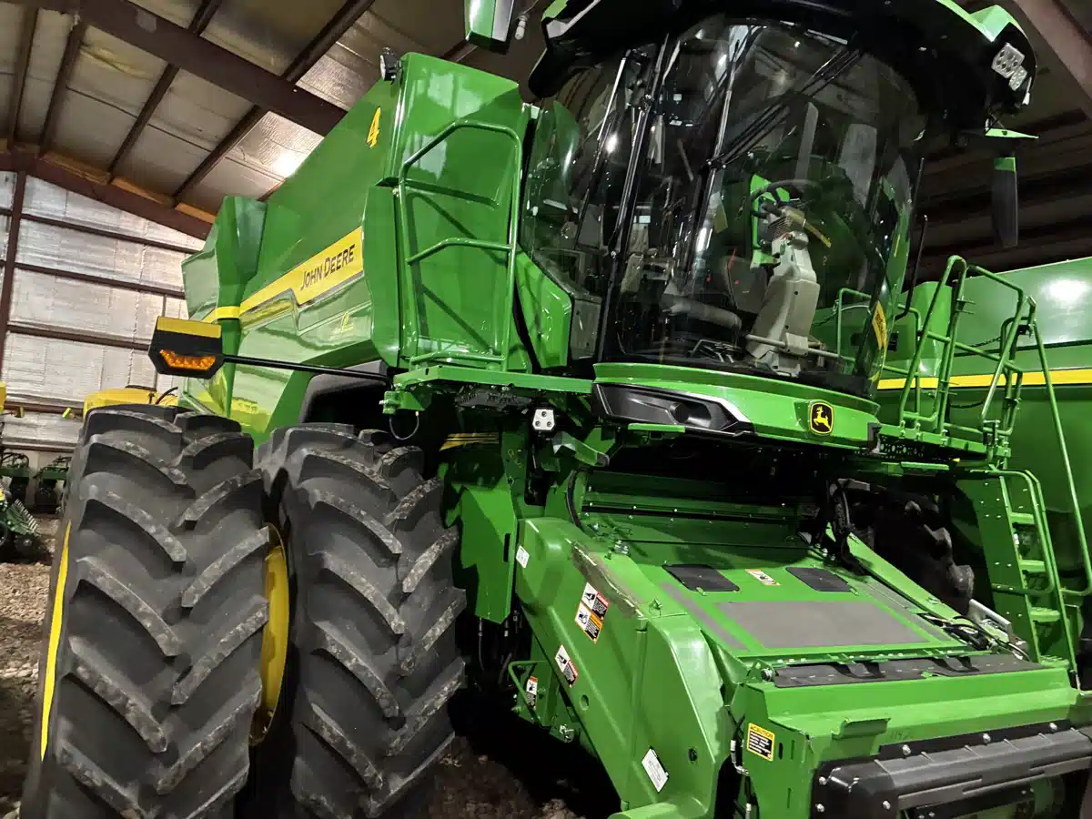 Gallery image 1 for 2025 John Deere S7 800 Combine