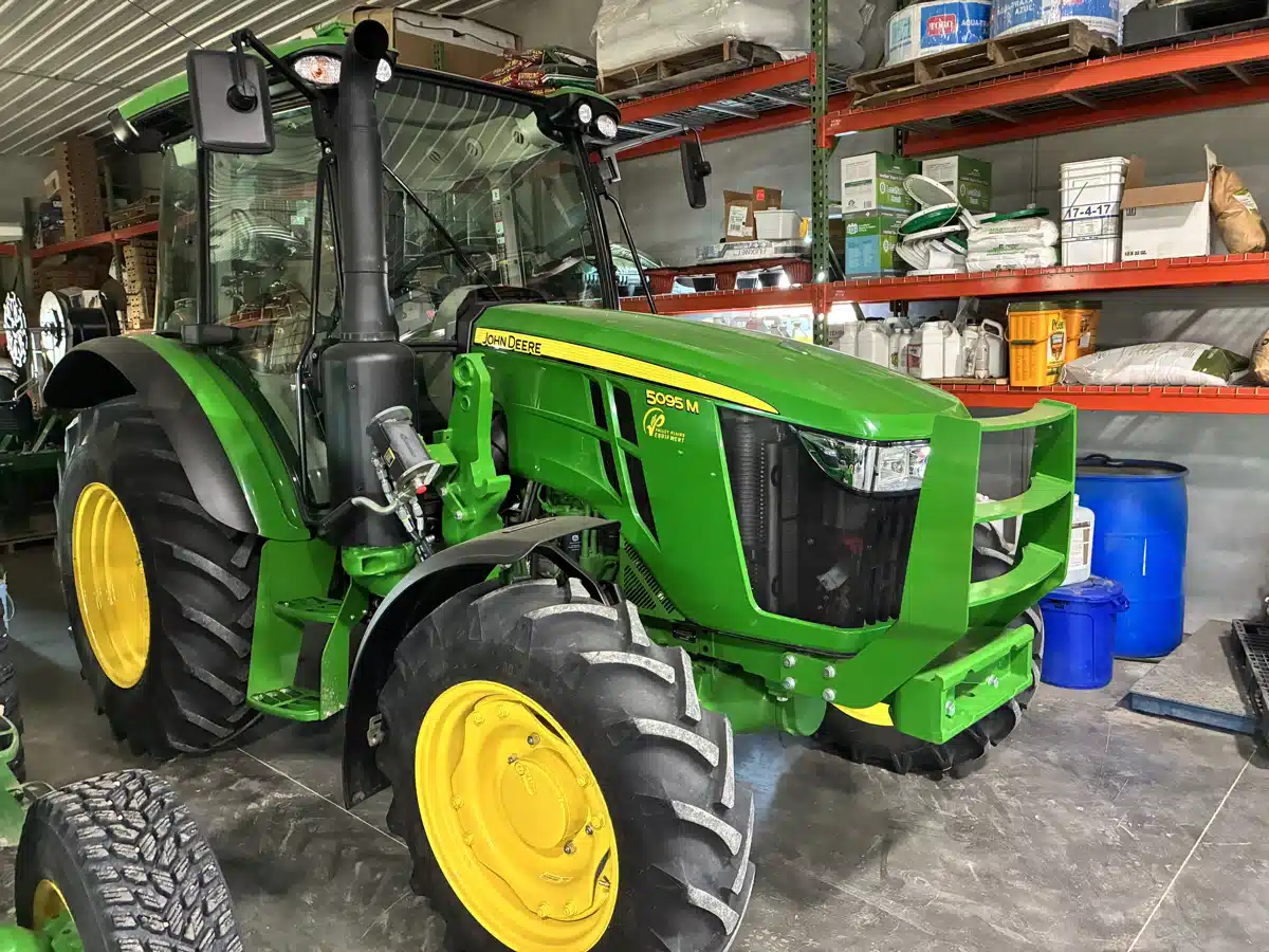 Photo de la Galerie 2 pour 2024 John Deere 5095M Tracteur
