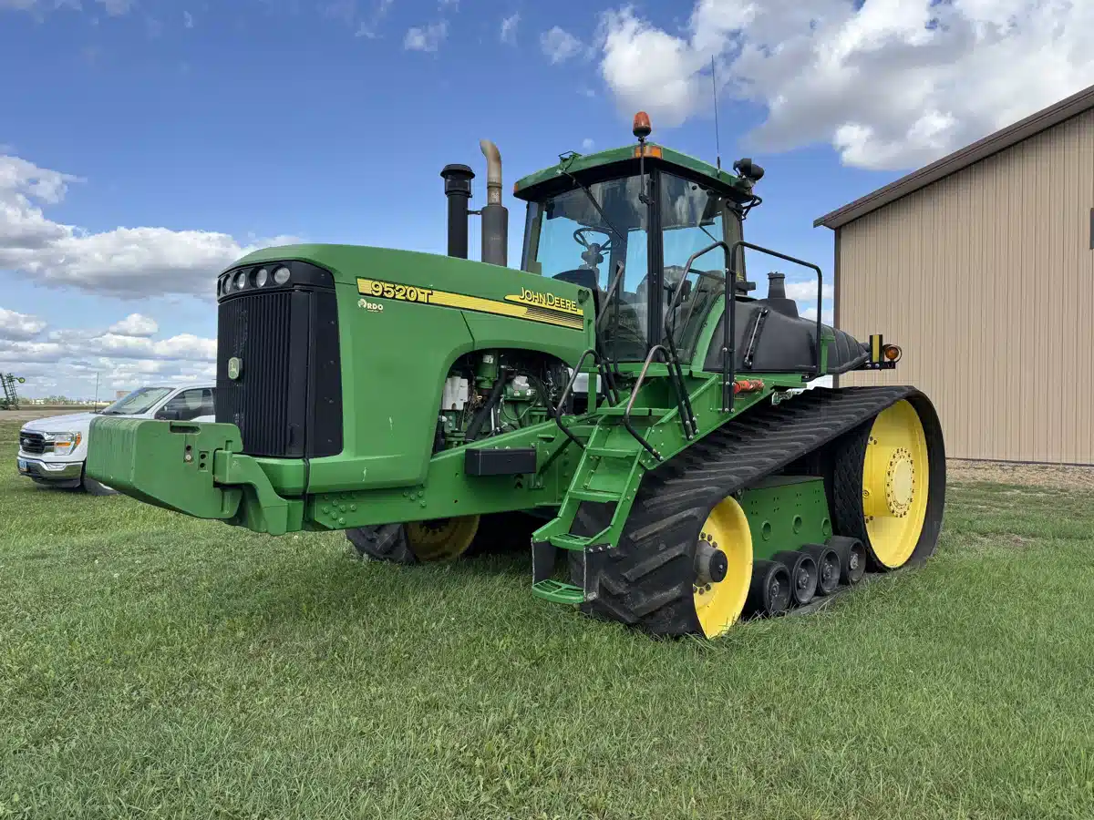 Photo de la Galerie 2 pour 2005 John Deere 9520T Tracteur