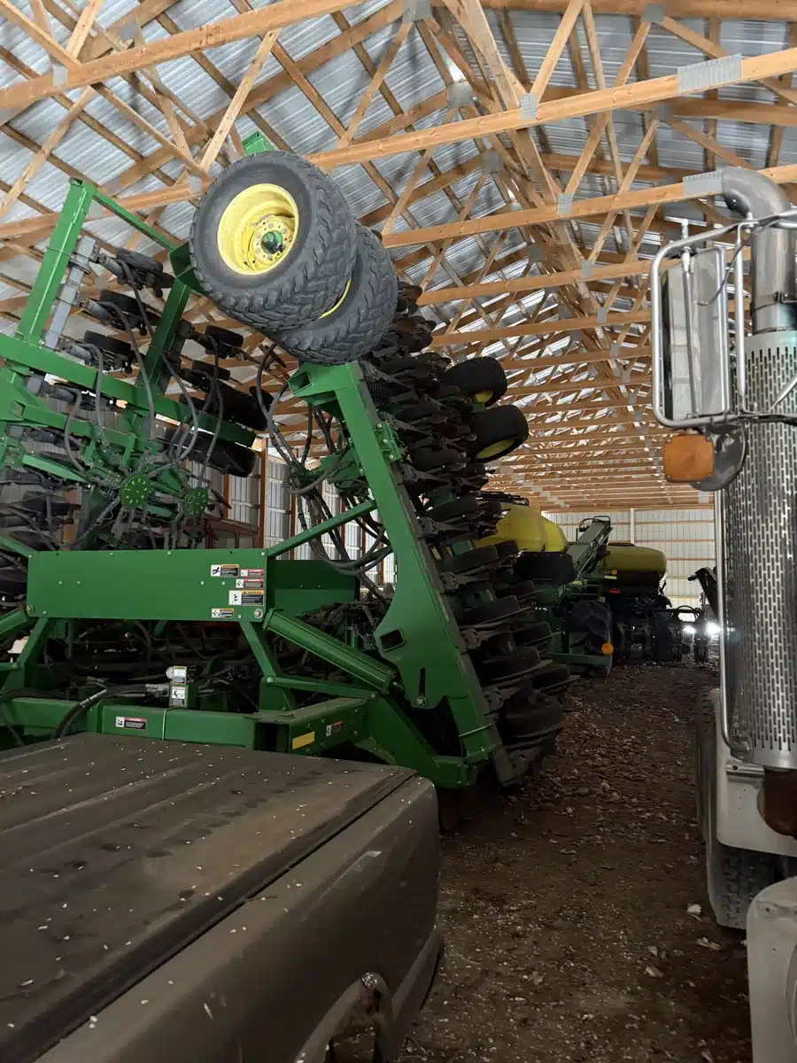 Gallery image 2 for 2005 John Deere 1890 Air Drill