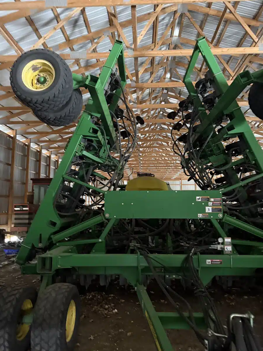 Gallery image 1 for 2005 John Deere 1890 Air Drill