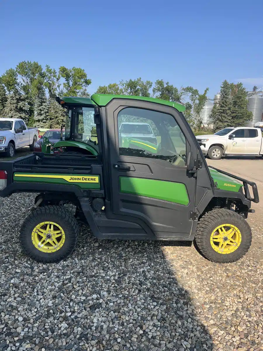 Photo de la Galerie 2 pour 2024 John Deere XUV 835R Véhicule utilitaire