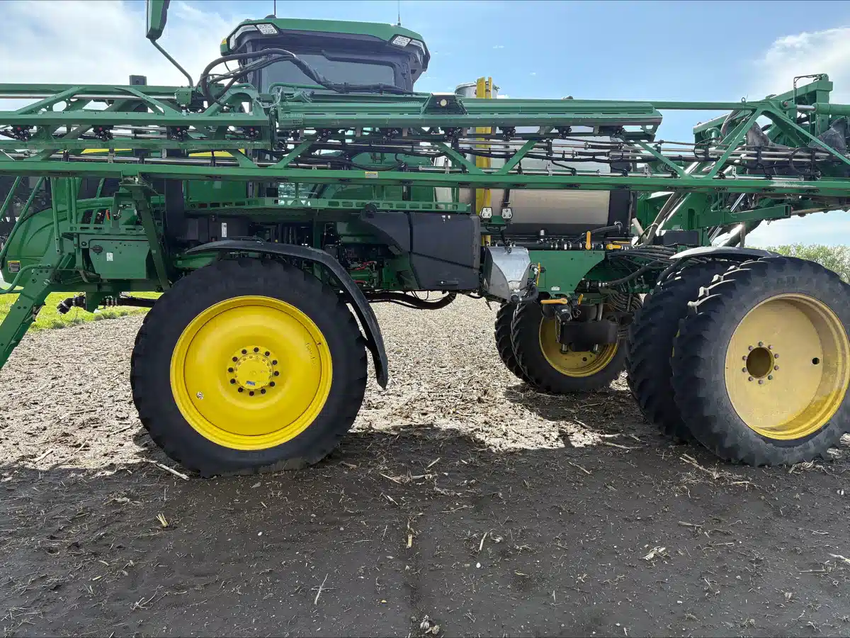 Gallery image 2 for 2022 John Deere 410R Sprayer - Self Propelled