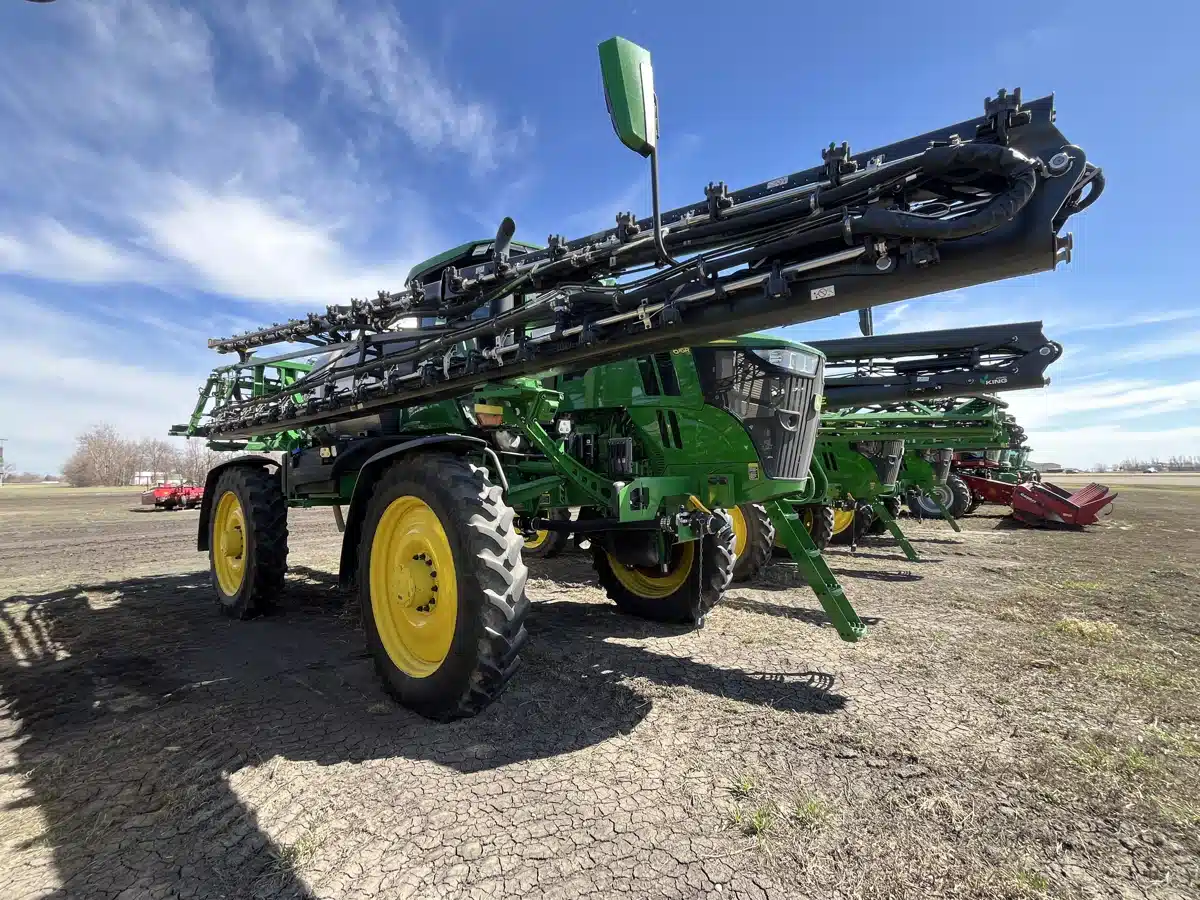 Photo de la Galerie 1 pour 2025 John Deere 616R Arroseur - Automoteur