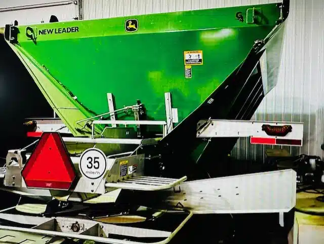 2023 New Leader DS30 Spreader - Broadcast