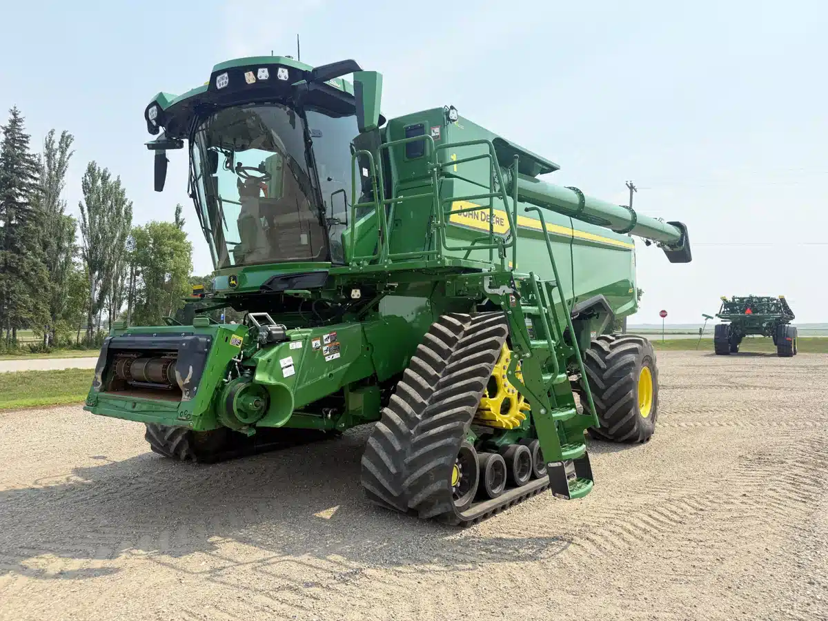 Gallery image 1 for 2025 John Deere S7 900 Combine