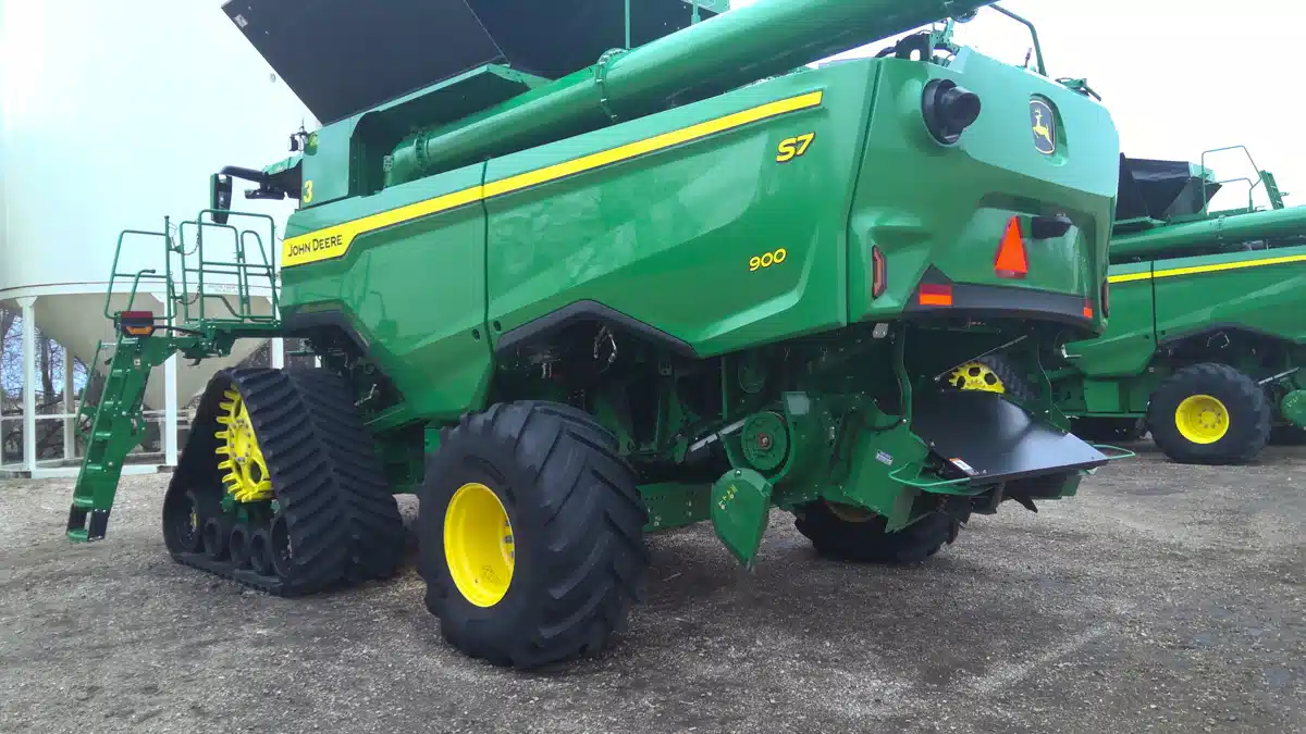 Gallery image 2 for 2025 John Deere S7 900 Combine