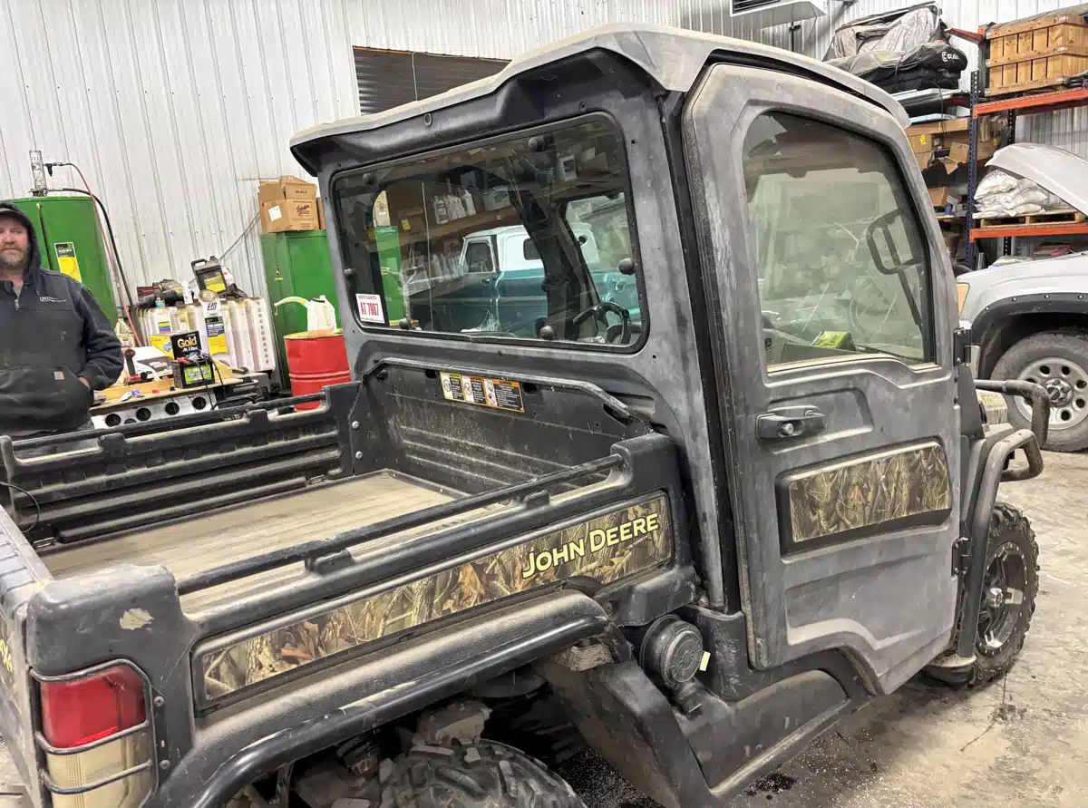 Photo de la Galerie 2 pour John Deere XUV 835R Véhicule utilitaire