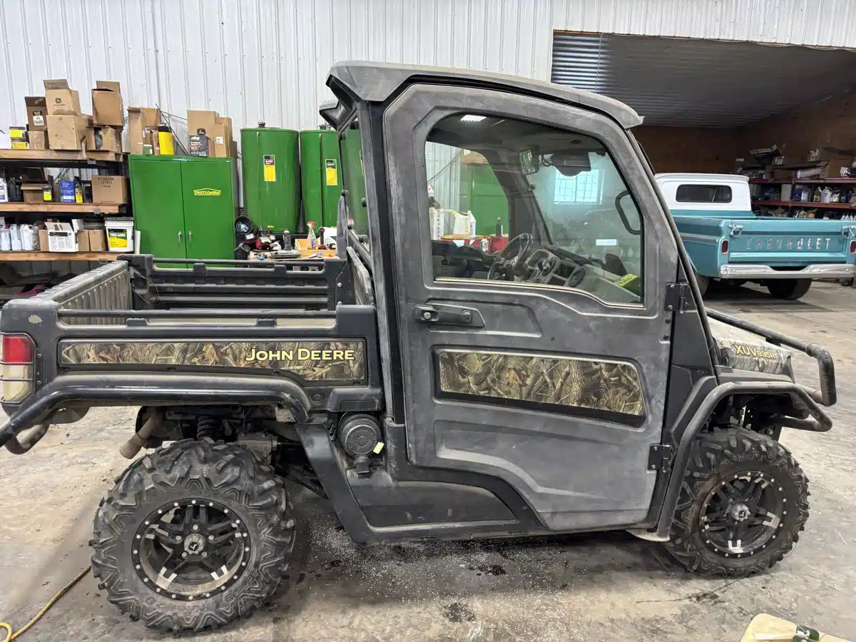 Photo de la Galerie 1 pour John Deere XUV 835R Véhicule utilitaire