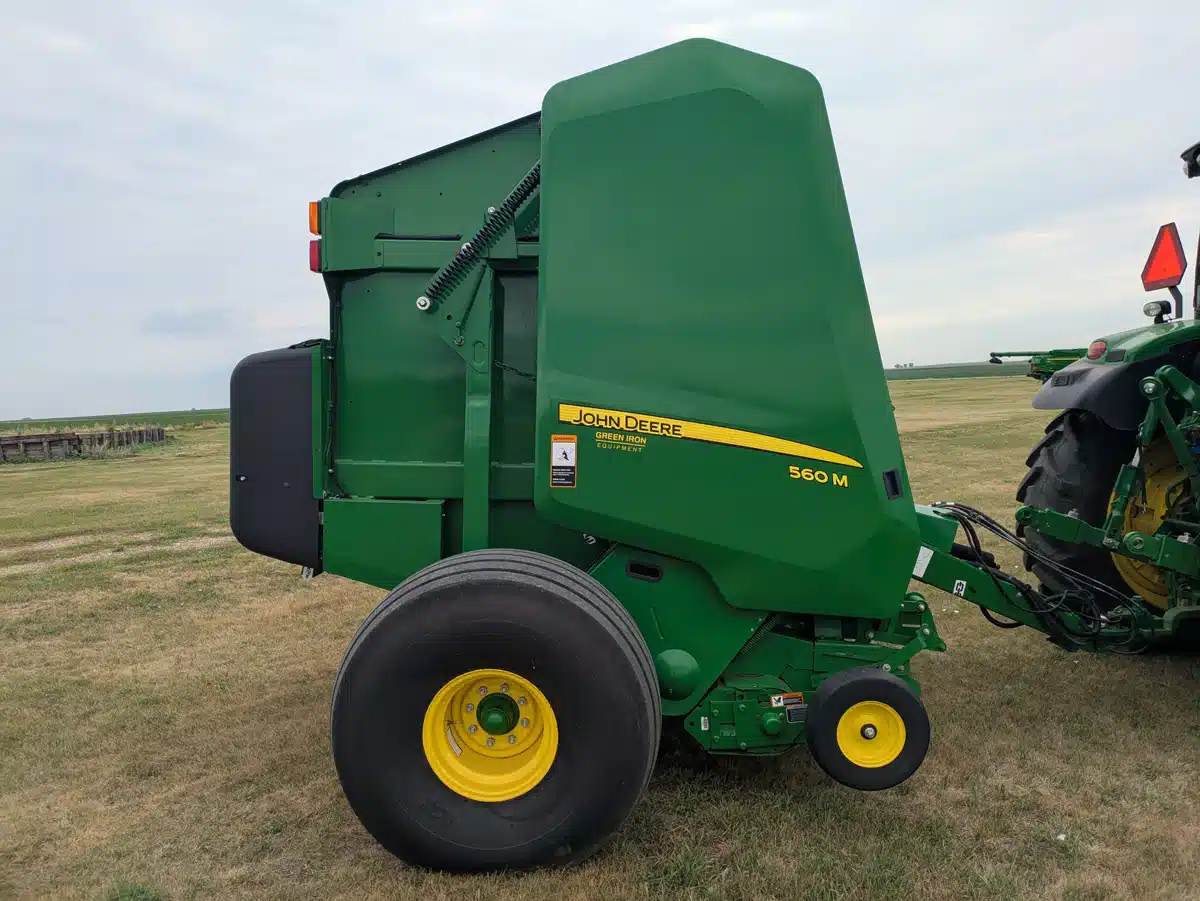 Photo de la Galerie 2 pour 2023 John Deere 560M Presse à Balle Ronde