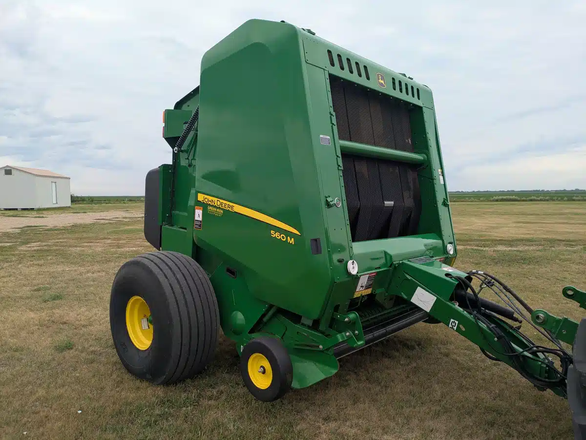 Photo de la Galerie 1 pour 2023 John Deere 560M Presse à Balle Ronde
