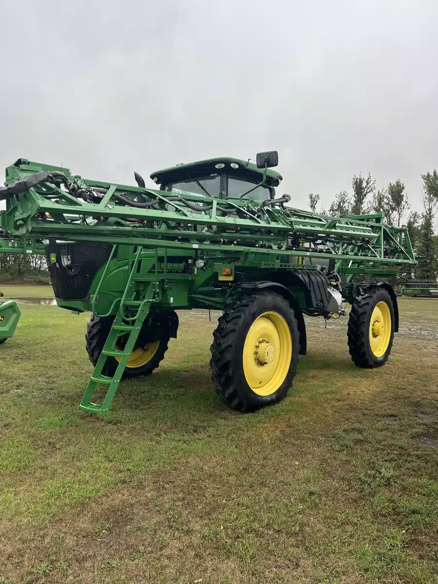 Gallery image 1 for 2015 John Deere R4030 Sprayer - Self Propelled