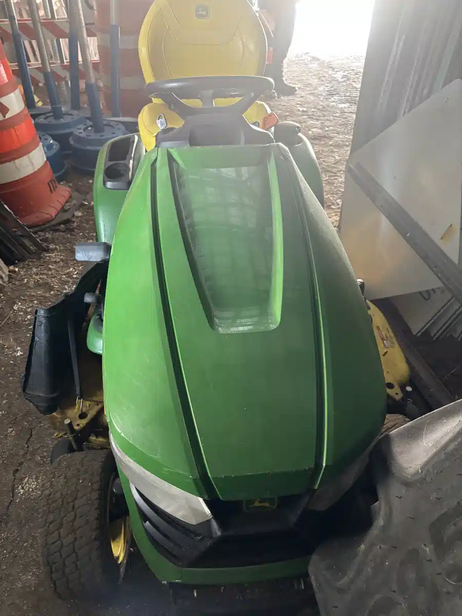 Gallery image 1 for 2022 John Deere X380 Lawn Tractor