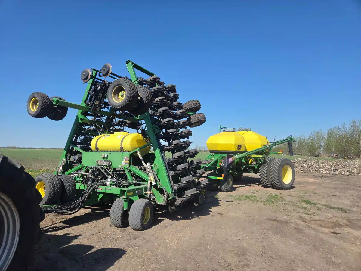 Gallery image 1 for 2002 John Deere 1890 Air Drill