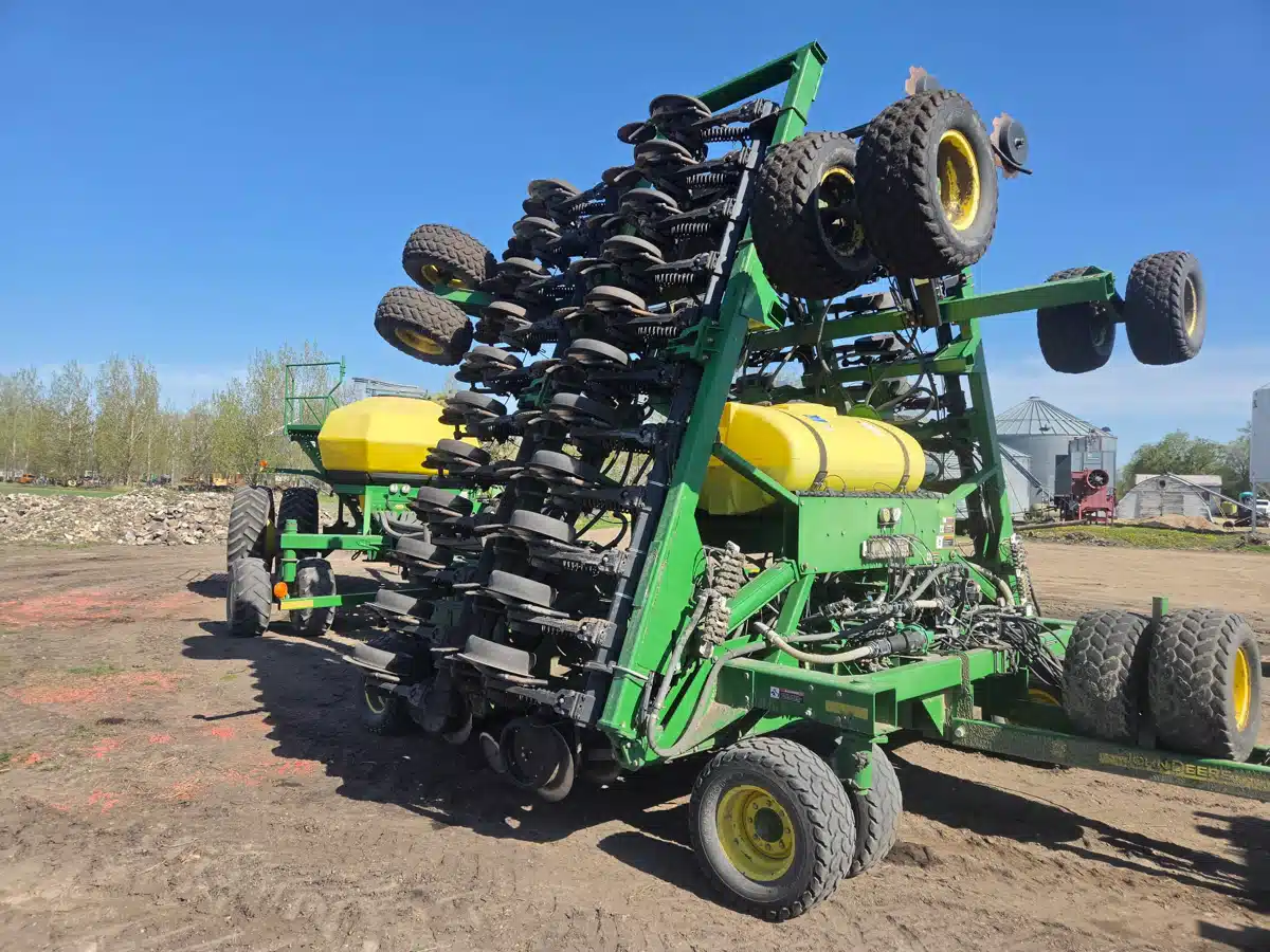 Gallery image 2 for 2002 John Deere 1890 Air Drill