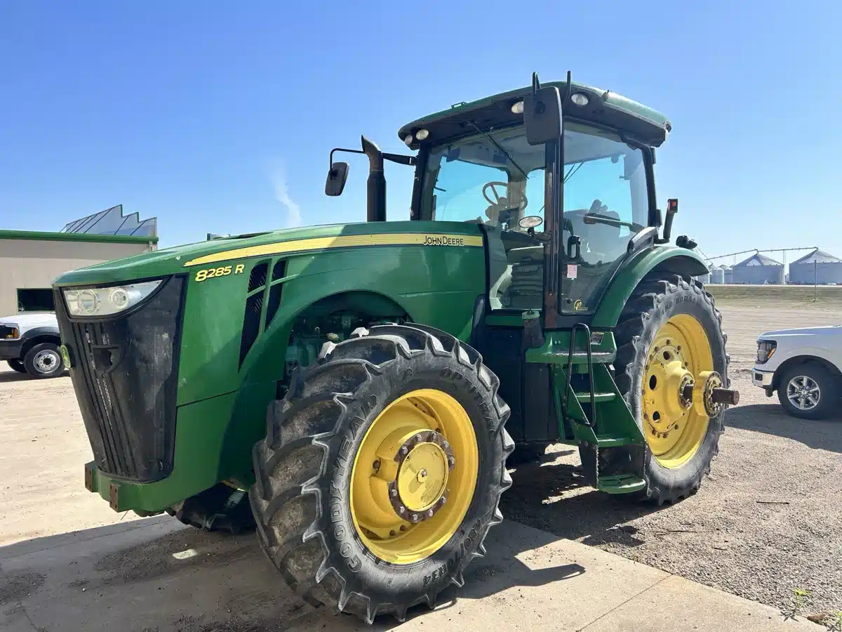 Gallery image 1 for 2013 John Deere 8285R Tractor