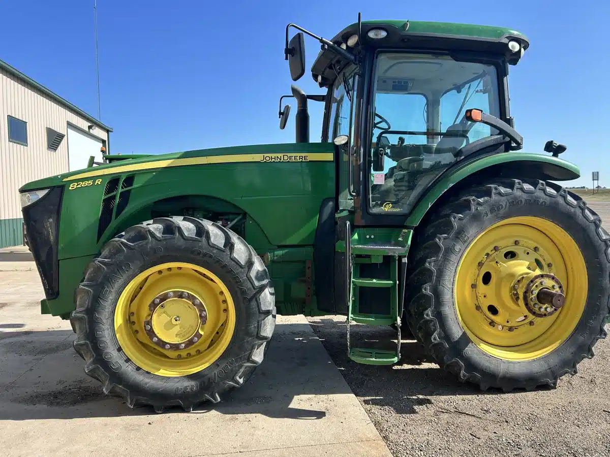 Gallery image 2 for 2013 John Deere 8285R Tractor