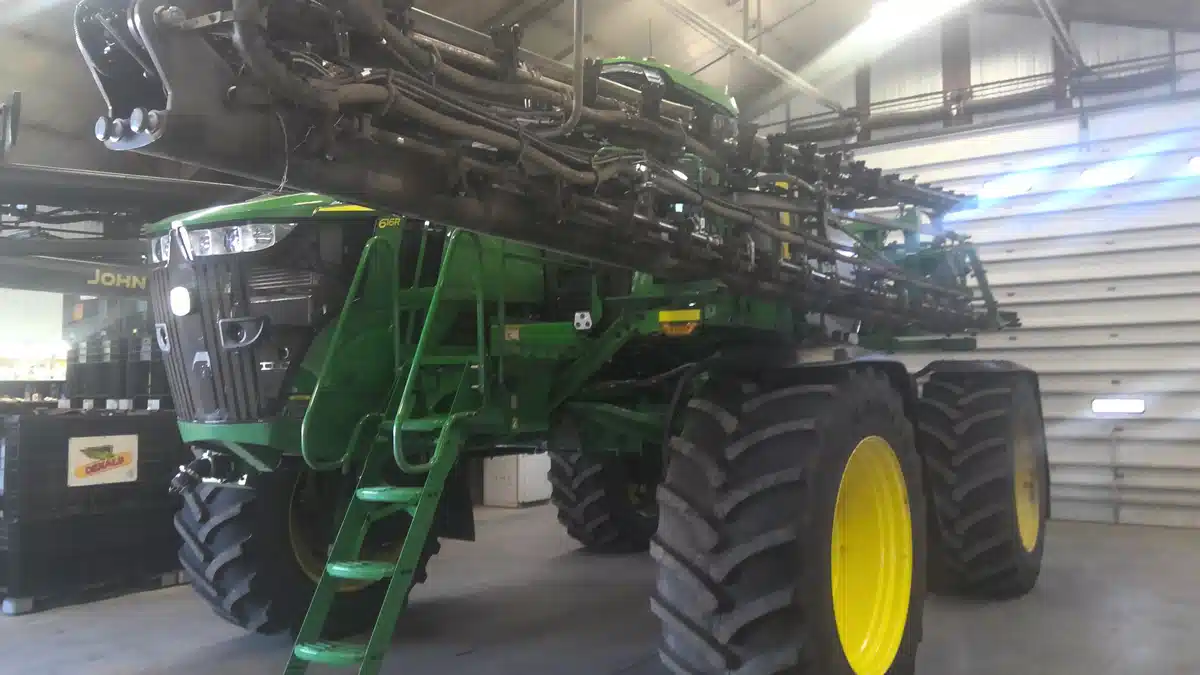 Photo de la Galerie 1 pour 2026 John Deere 616R Arroseur - Automoteur