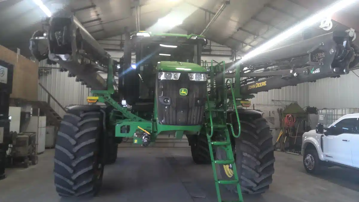 Photo de la Galerie 2 pour 2026 John Deere 616R Arroseur - Automoteur