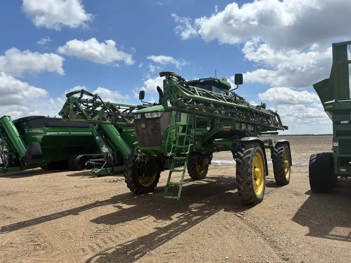 Photo de la Galerie 1 pour 2025 John Deere 412R Arroseur - Automoteur