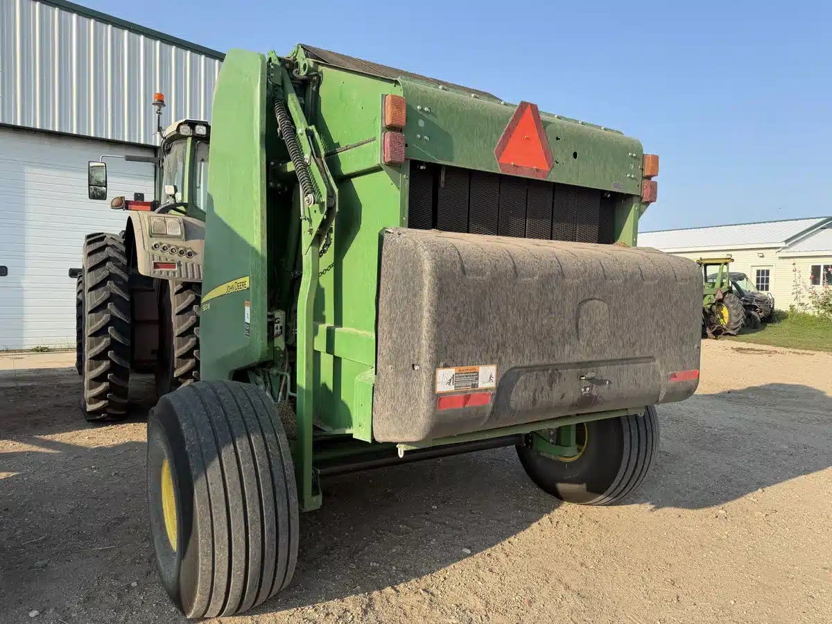 Gallery image 2 for 2018 John Deere 560M Round Baler