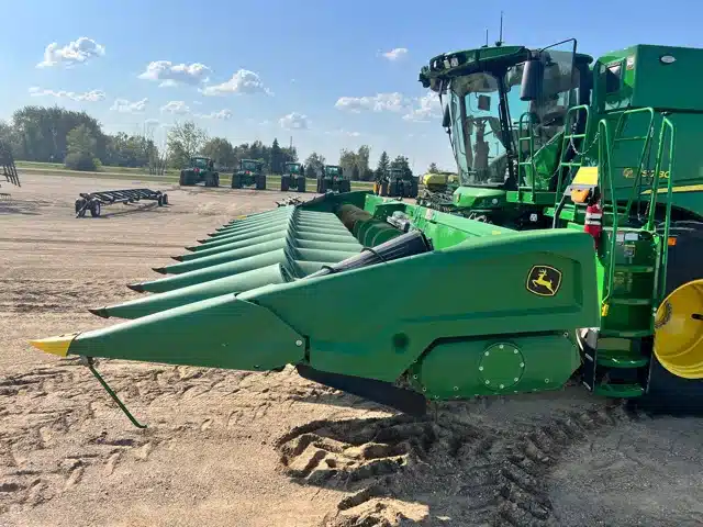 Gallery image 2 for 2023 John Deere C12R Header - Row Crop