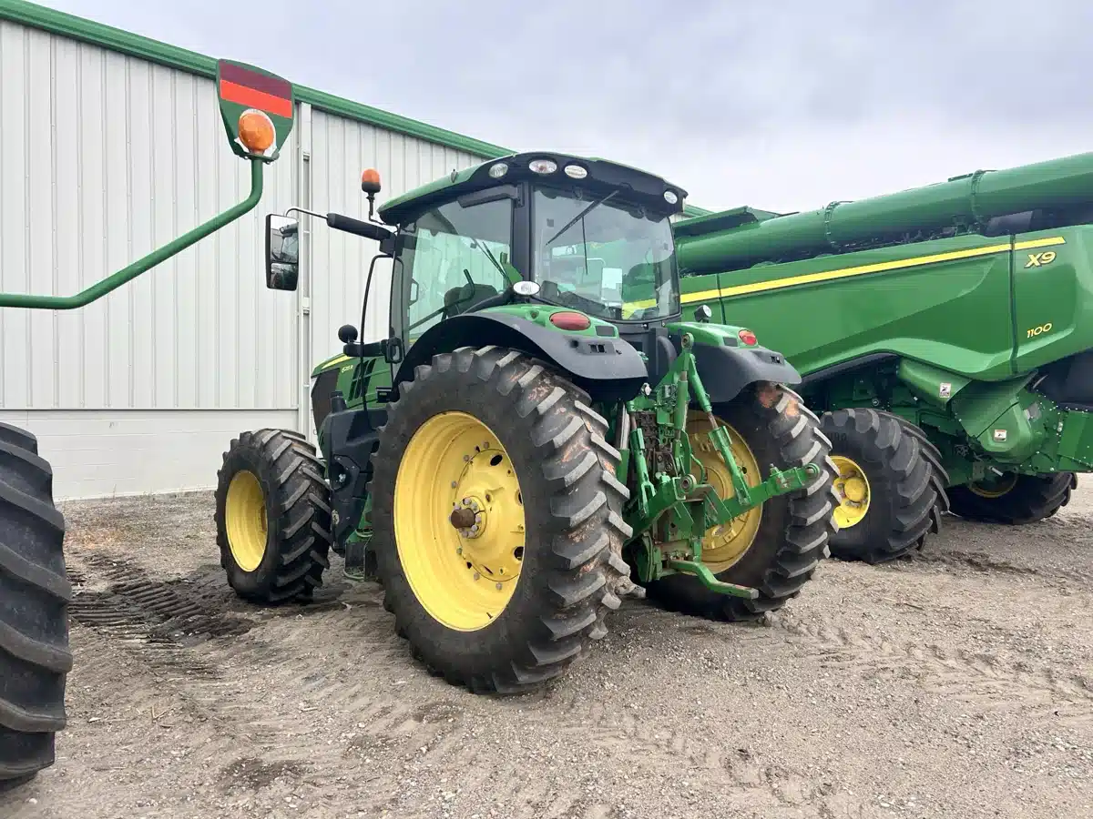 Photo de la Galerie 2 pour 2015 John Deere 6215R Tracteur