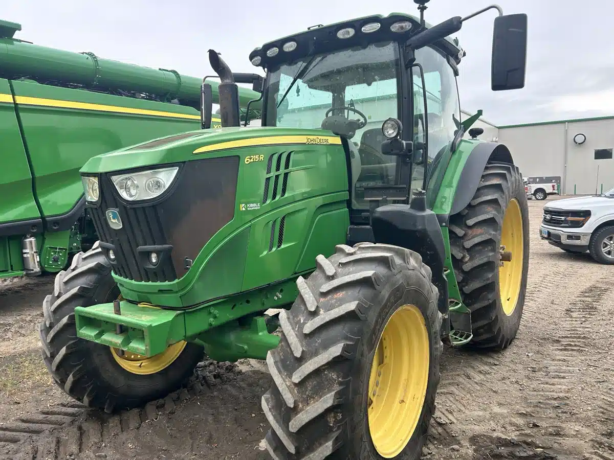Photo de la Galerie 1 pour 2015 John Deere 6215R Tracteur
