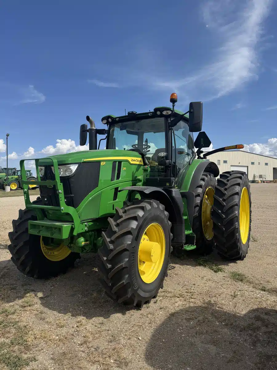 Gallery image 1 for 2025 John Deere 6R 215 Tractor