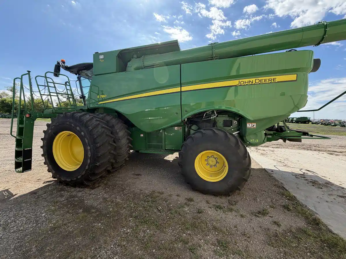 Gallery image 2 for 2020 John Deere S780 Combine