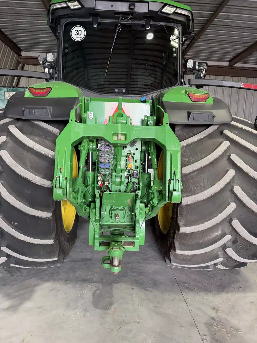 Photo de la Galerie 2 pour 2023 John Deere 8R 370 Tracteur