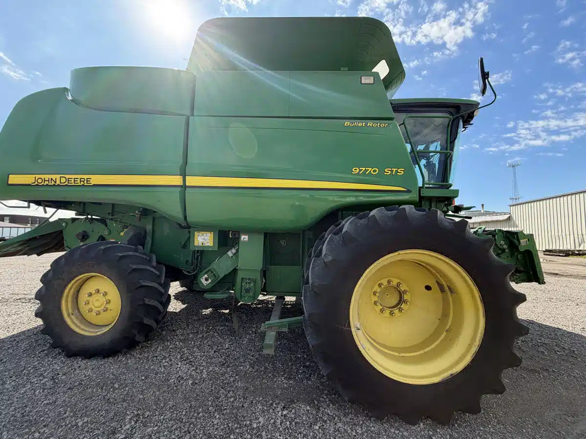 Gallery image 2 for 2008 John Deere 9770 STS Combine