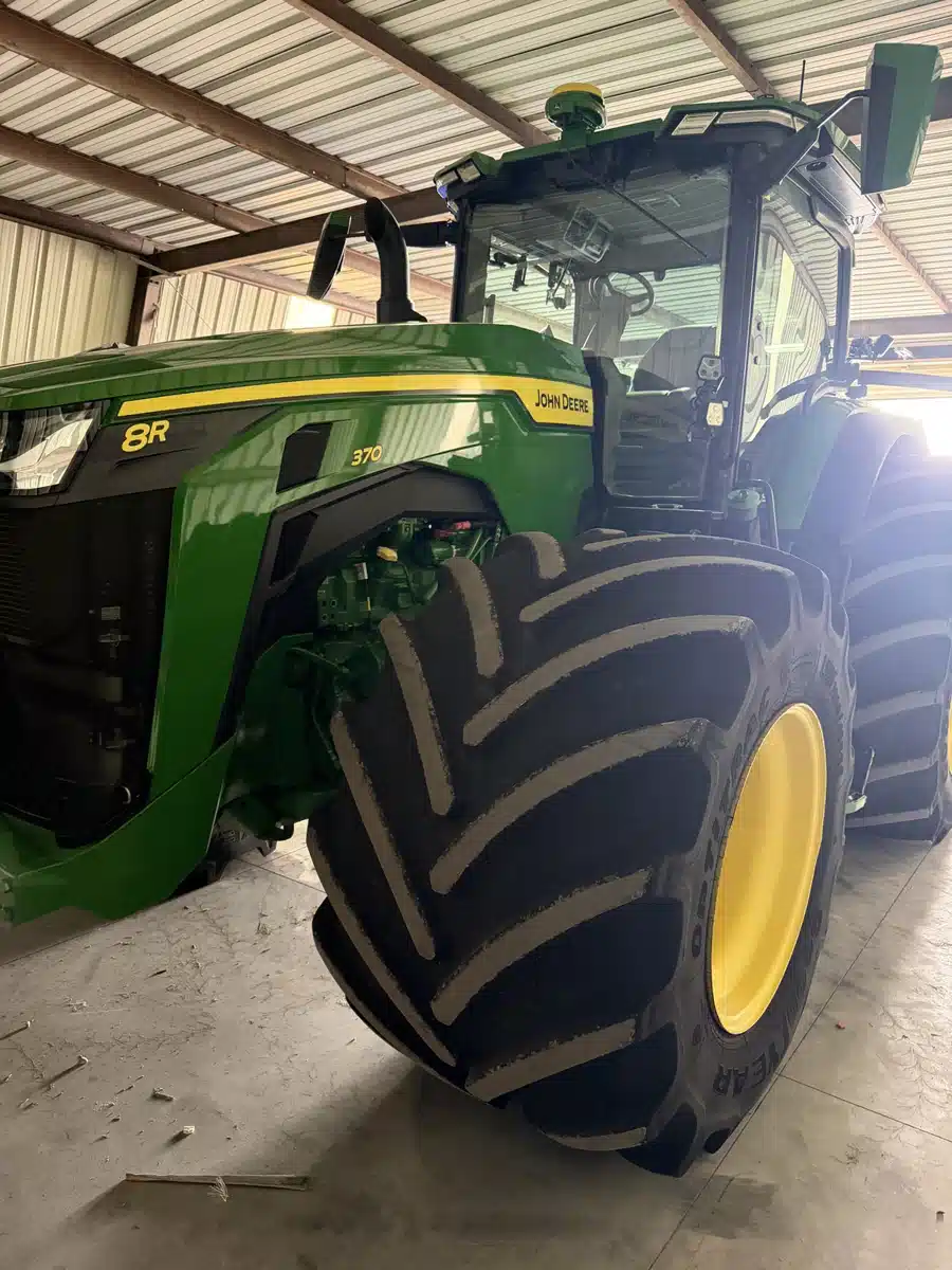 Gallery image 2 for 2023 John Deere 8R 370 Tractor