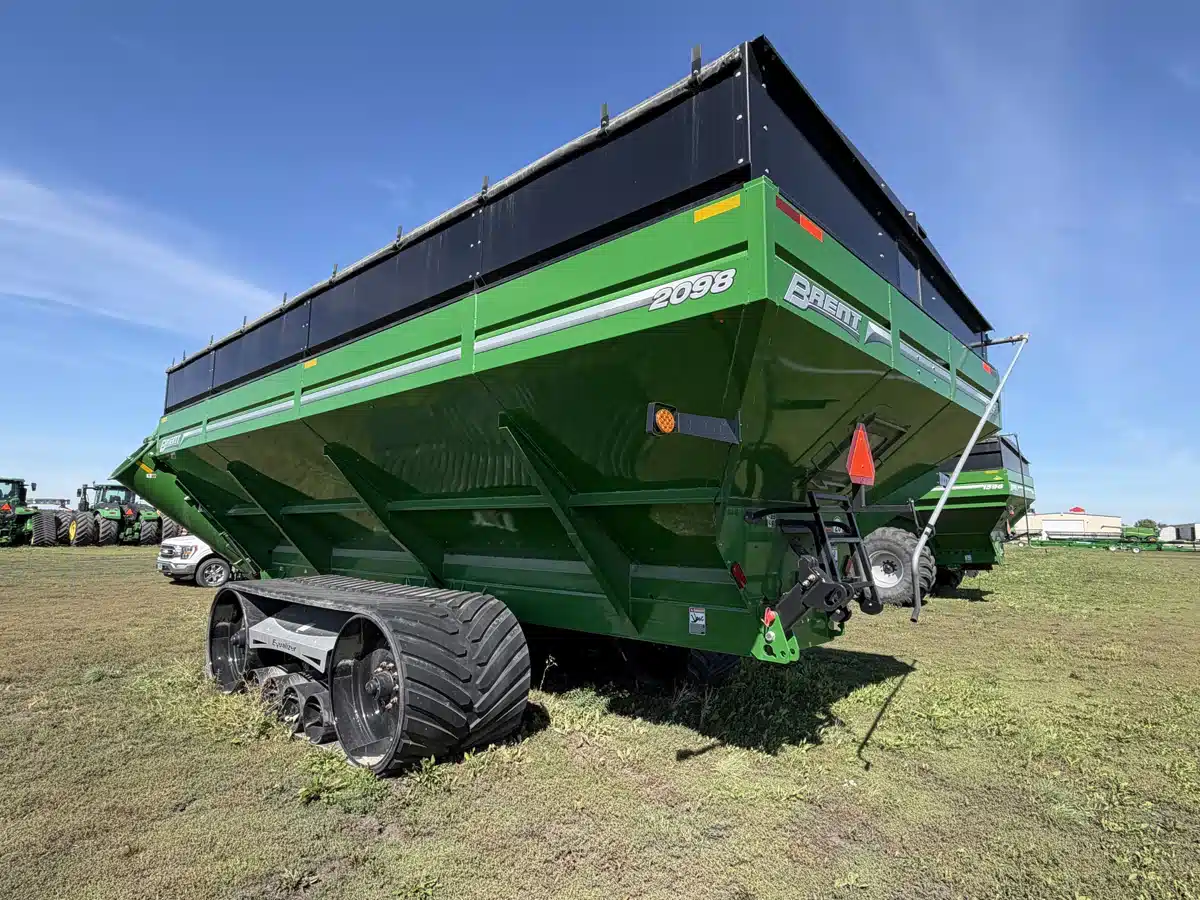 Gallery image 2 for 2026 Brent 2098 Grain Cart