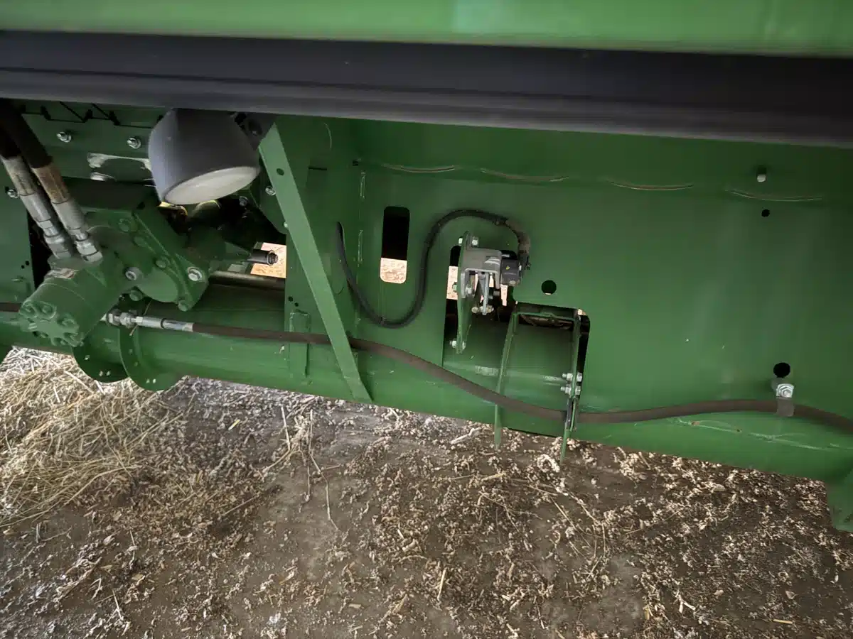 Gallery image 2 for 2017 John Deere 640FD Header - Draper