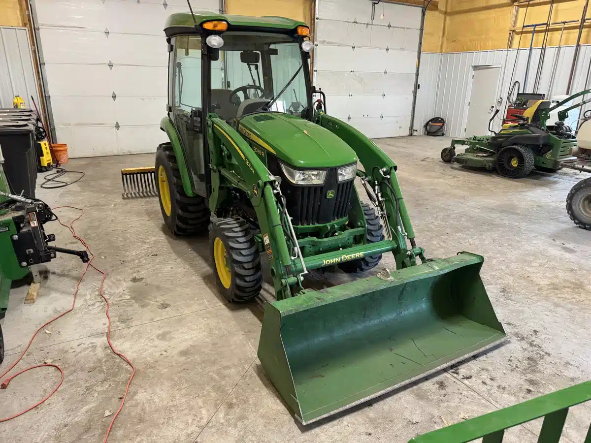 Gallery image 2 for 2022 John Deere 3039R Tractor