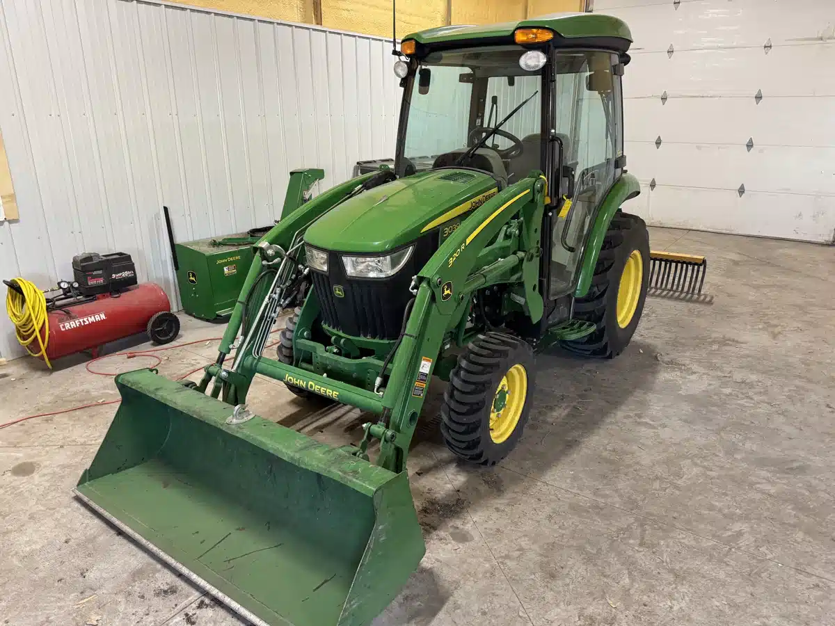 Gallery image 1 for 2022 John Deere 3039R Tractor