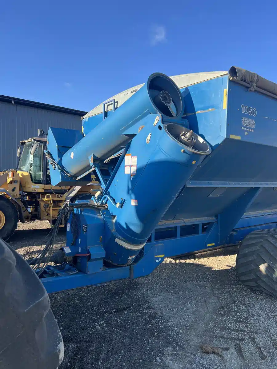 Gallery image 2 for 2008 Kinze 1050 Grain Cart