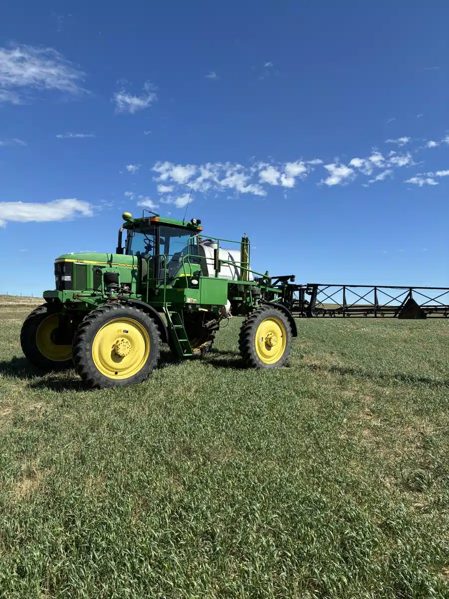 Gallery image 1 for 2004 John Deere 4710 Sprayer - Self Propelled