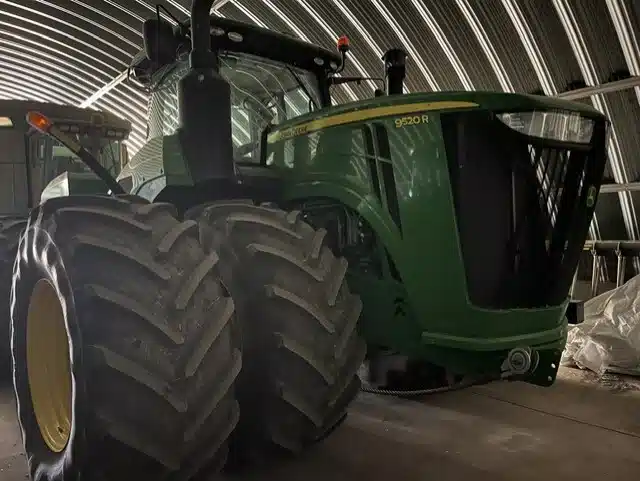 Photo de la Galerie 2 pour 2016 John Deere 9520R Tracteur