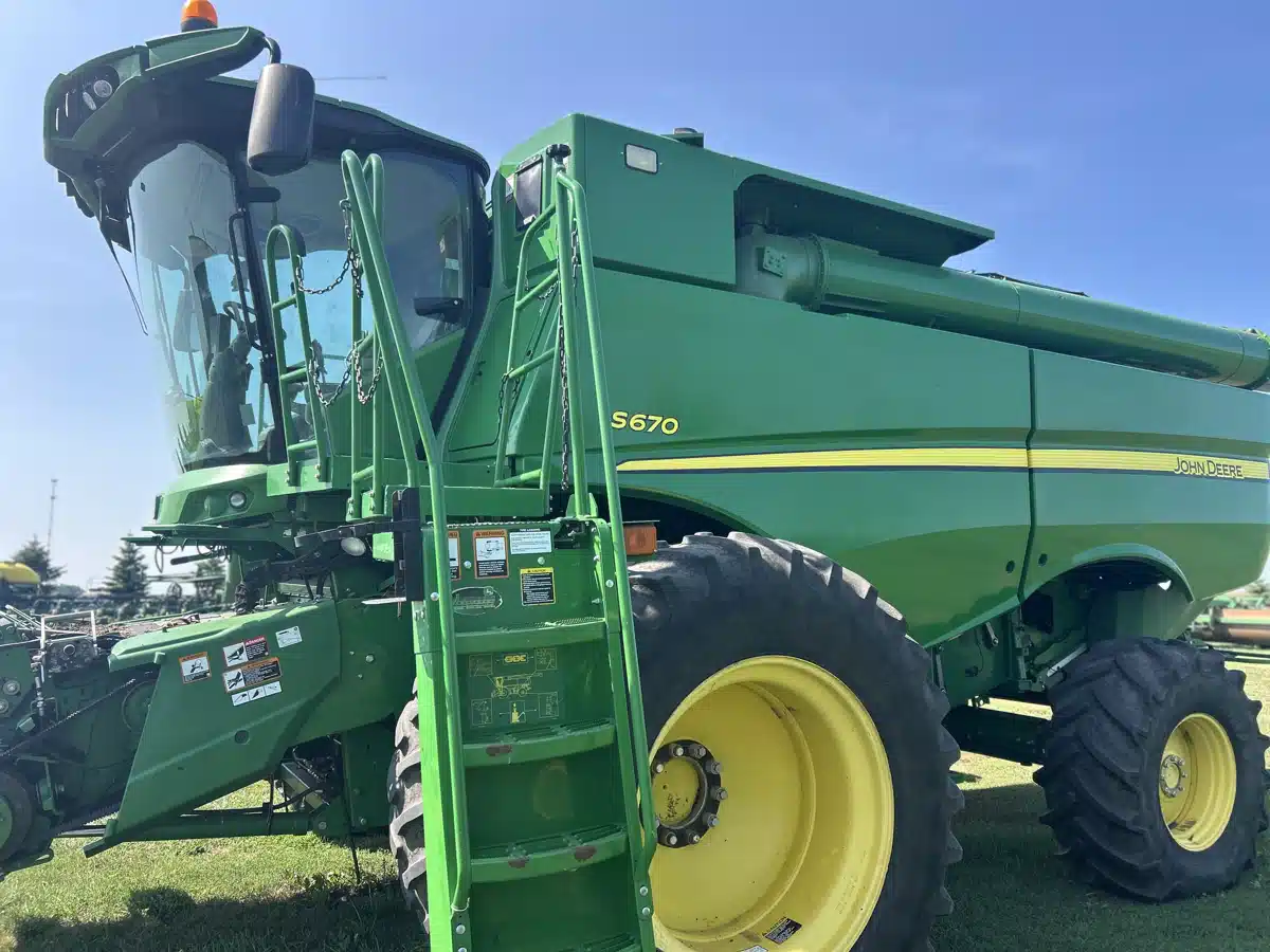 Photo de la Galerie 2 pour 2012 John Deere S670 Batteuse