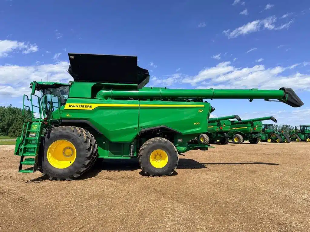Gallery image 2 for 2025 John Deere S7 800 Combine