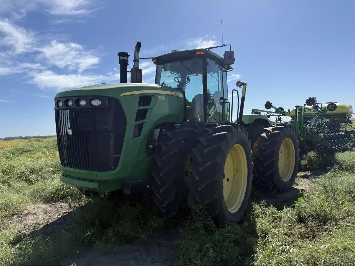 Gallery image 1 for 2010 John Deere 9330 Tractor