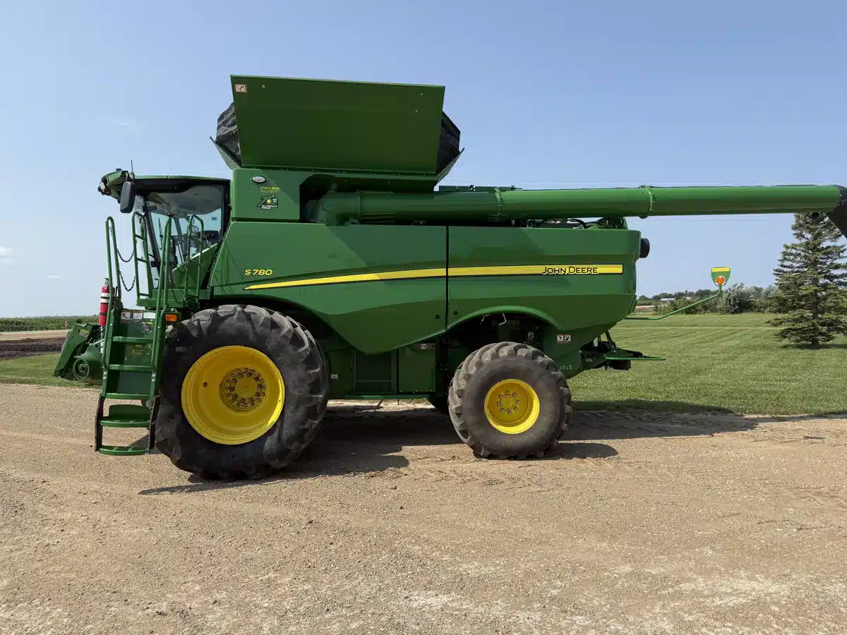 Gallery image 2 for 2022 John Deere S780 Combine